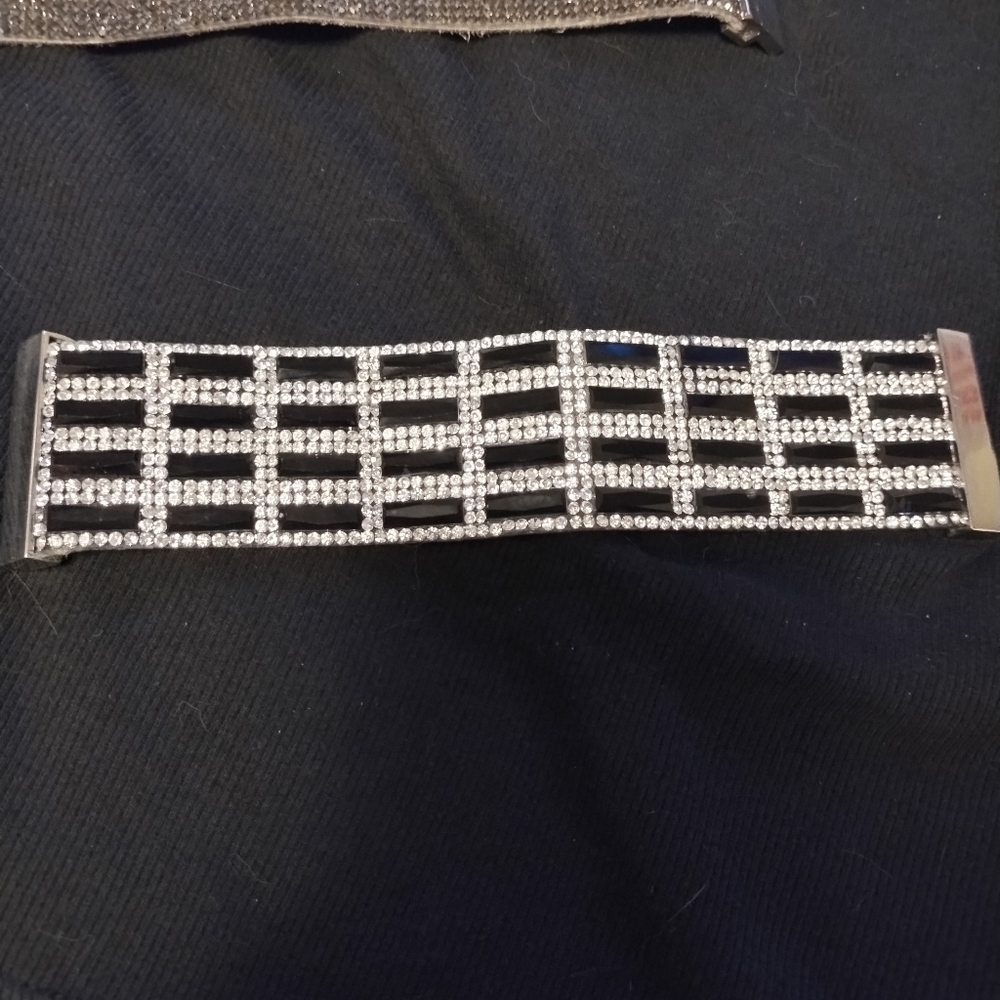 Two sparkly roll on cuff bracelets - Picture 5 of 9